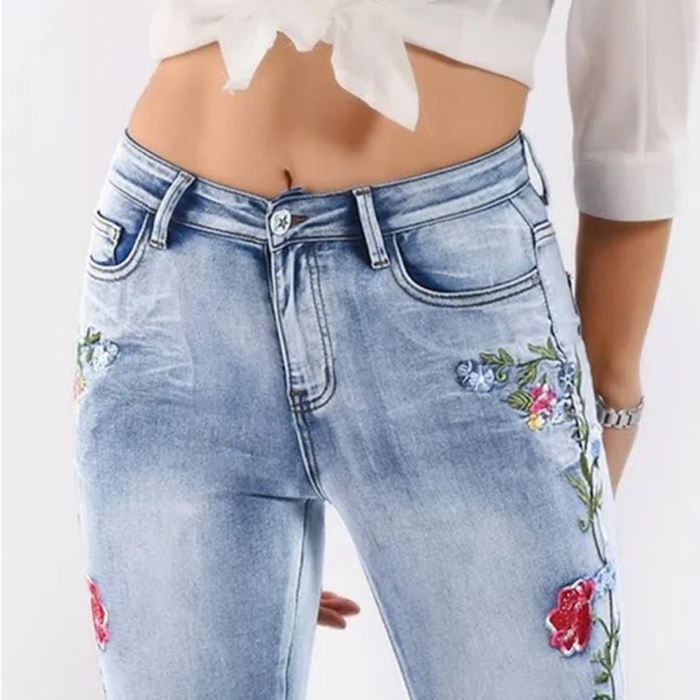 Floral Embroidered Flare Bell BottomJeans - Picture 11 of 12